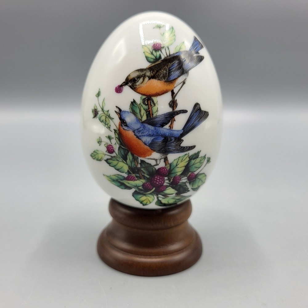 Vtg Avon Summer's Song Bluebird Porcelain Egg Collectible Wood Stand Home Decor